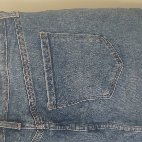 Old Navy Distressed Light Wash Jean Skirt Sz 10 - Picture 6 of 9